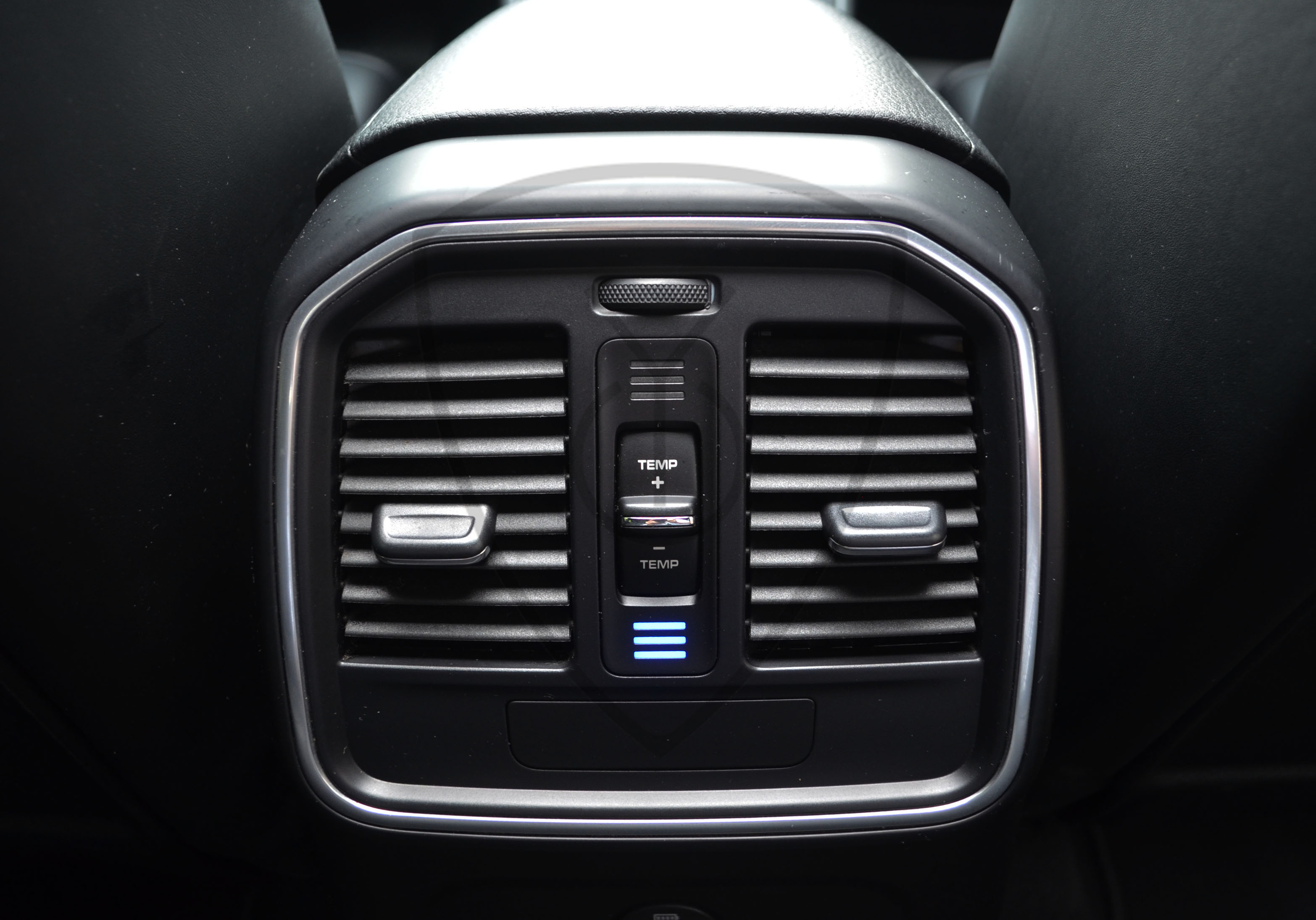 PORSCHE MACAN — image 2
